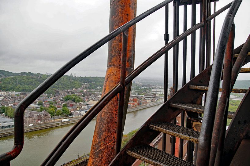 alte Fabrik &quot;Lüttich&quot; über die Maas von wil spijker