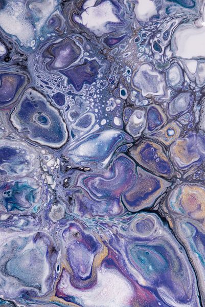 Couleurs liquides : le bleu, le violet, le turquoise, le cyan et d'autres couleurs se succèdent par Marjolijn van den Berg