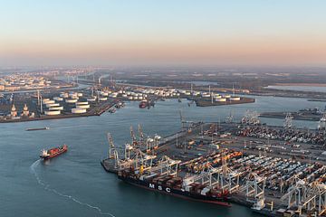 Port of Rotterdam von Luc Buthker