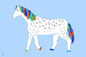 Cheval-souris multicolore au pâturage 2