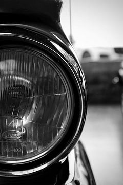 Classic headlight in black and white by Abe-luuk Stedehouder