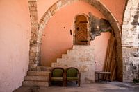 Stone vaulted rattan chairs with stairs