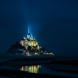 Le Mont Saint-Michel dans la lumière du soir sur Erik Wardekker