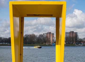 De watertaxi van Rotterdam altijd onderweg van scheepskijkerhavenfotografie