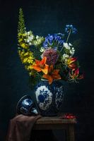 Stilleven met delfts blauwe vaas