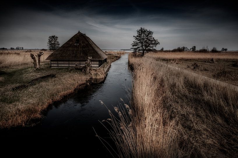 A barn in the fields by Ruud Peters