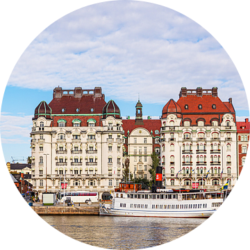 Passagiersschepen en historische gebouwen in Stockholm, Zweden