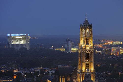 Blick auf den Domturm vom Stadtbüro in Utrecht aus von Donker Utrecht