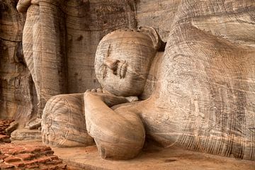 Stenen Boeddhabeeld, Polonnaruwa, Sri Lanka van Peter Schickert