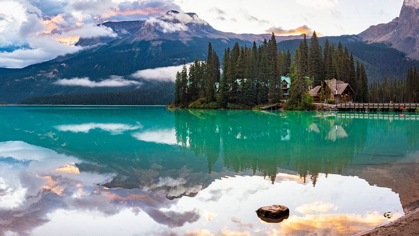 Lake Emerald in Canada van Remco Piet