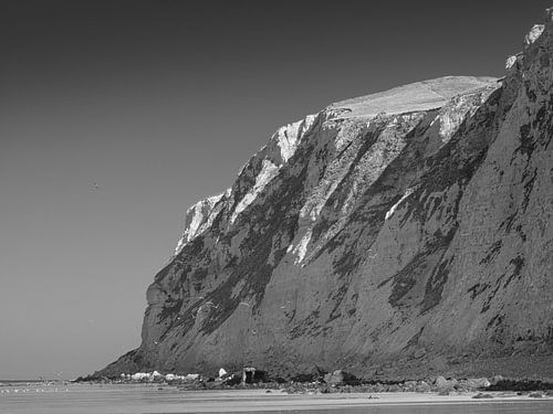 Chalk cliffs (B&W)