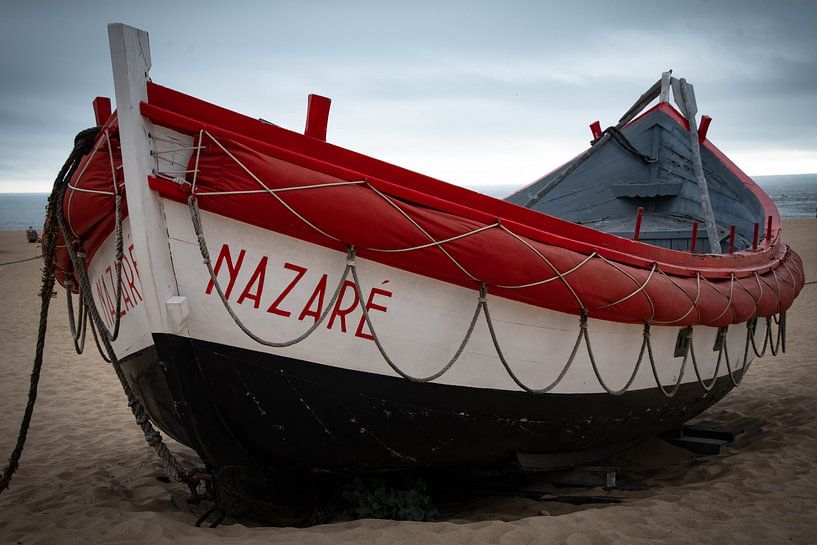 Fischerboot in Nazaré von Bliek Fotografie