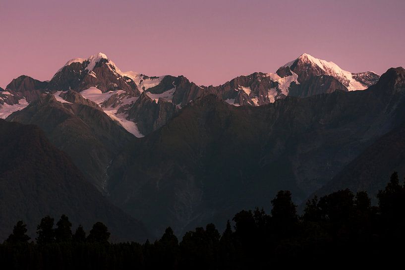 Aoraki/Mount Cook und Mount Tasman, vom Lake Matheson am Fox Glacier, Neuseeland von Paul van Putten