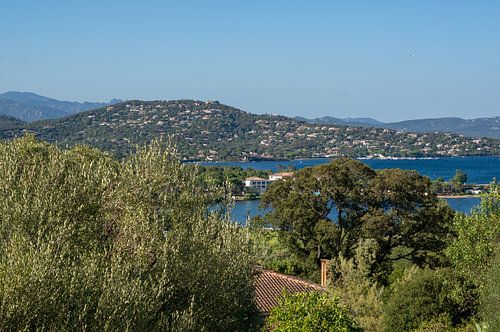 Uitzicht op de stad vanaf de berg Porto Vecchio op het eiland Corsica, Frankrijk