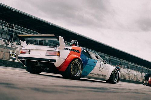 BMW M1 Procar dans la voie des stands