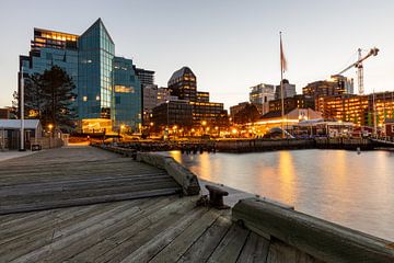De skyline van Halifax in Canada van Roland Brack