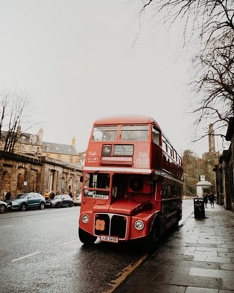 Edinburgh by Hello Pompoyo