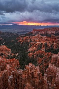 Bryce at sunrise by Martin Podt