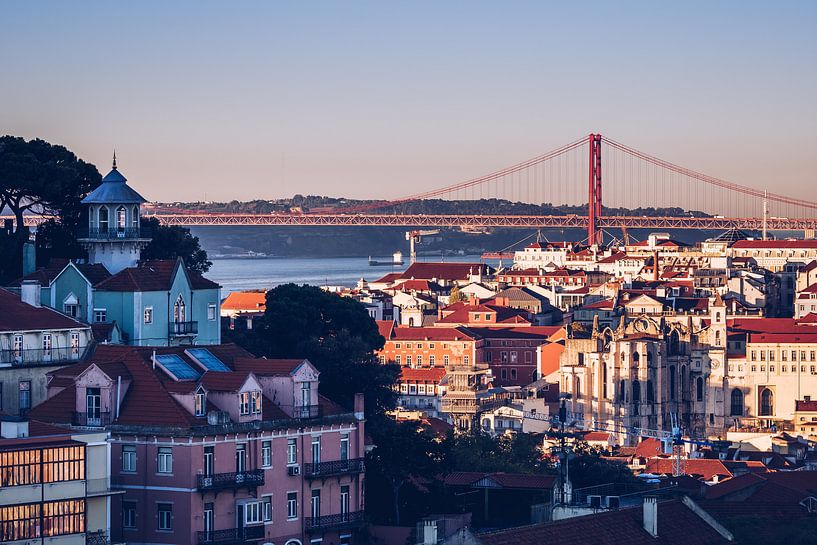 Skyline van Lissabon / Ponte 25 de Abril van Alexander Voss