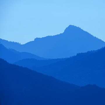 Blauwe bergen van Peter Bergmann