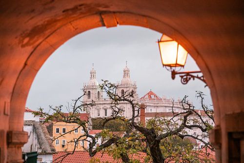 Het stadsbeeld van Lissabon met historische gebouwen