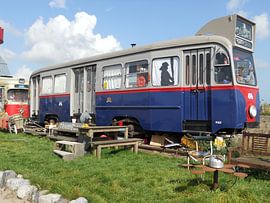 Oude tram op NDSM terrein Amsterdam by Dirk Karten