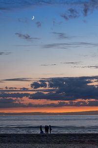 Sonnenuntergang und Mond