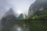 Li rivier met Karst gebergte in de mist, China von Ruurd Dankloff Miniaturansicht