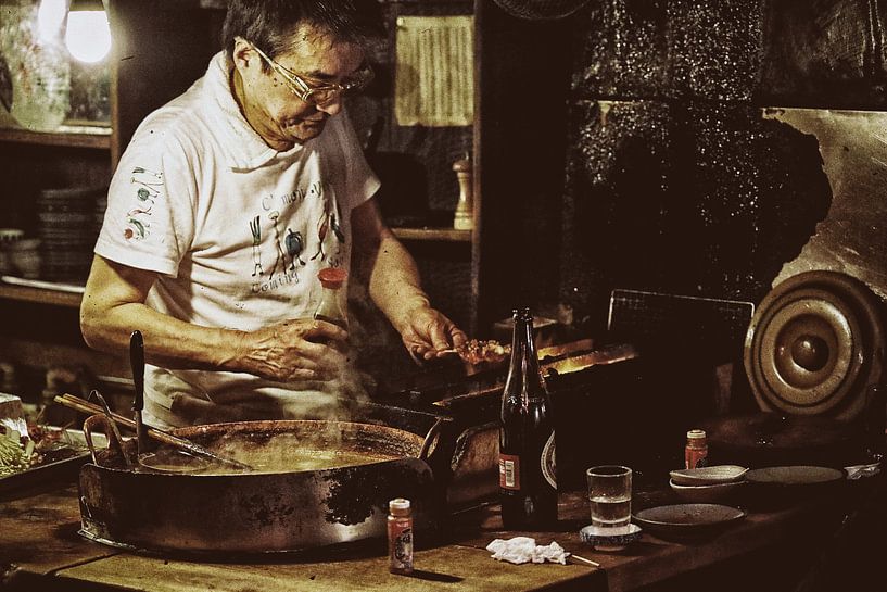 Flavours of Tokyo - The Art of Yakitori at Piss Alley by Hans van Oort
