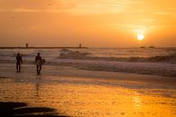 Surfcheck à Scheveningen au coucher du soleil par Bart Hageman Photography Aperçu