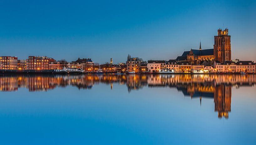 Dordrecht in the blue hour van Ilya Korzelius