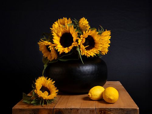 Zonnebloemen van Nanette de Jong