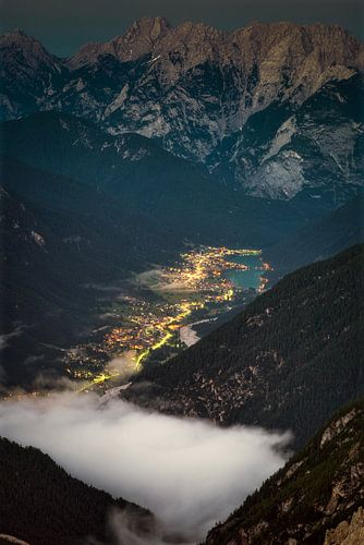 Abends fällt in den Dolomiten