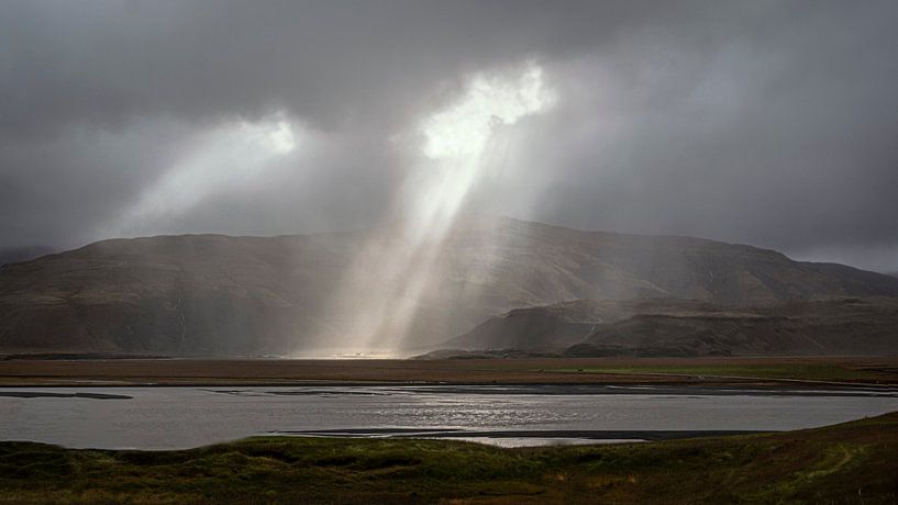 Wolkbreuk in IJsland van Thomas Heitz