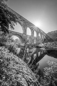 Pont Du Gard in schwarz-weiß