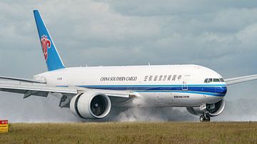 China Southern Cargo Boeing 777 vrachtvliegtuig. van Jaap van den Berg
