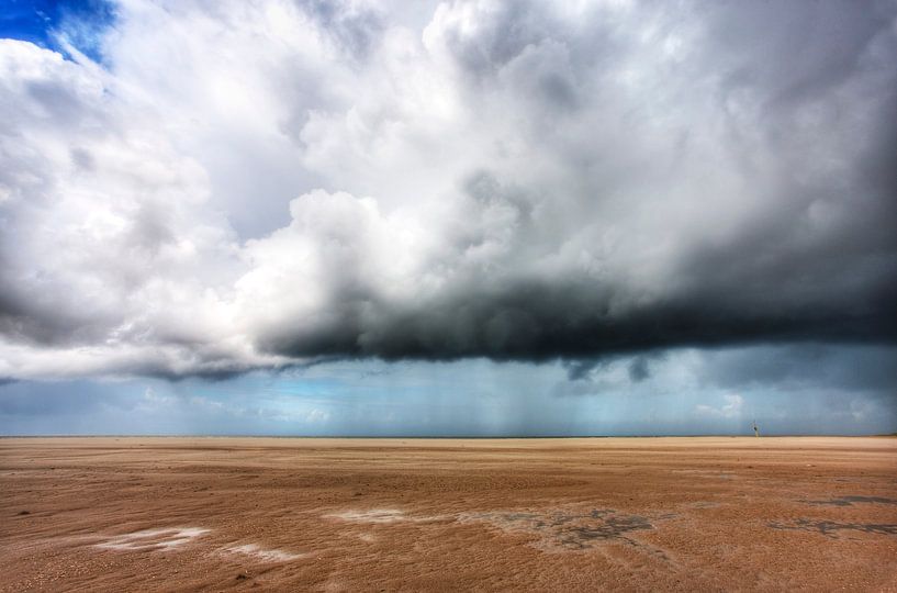 Regenbui boven de Hors, Texel van Martijn Smit