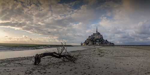Mont Saint Michel by Toon van den Einde
