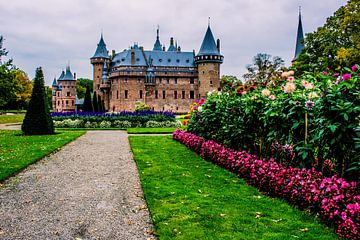 Schloss De Haar in voller Blüte von NatureFrameByExter