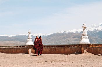 Les moines tibétains au Tibet