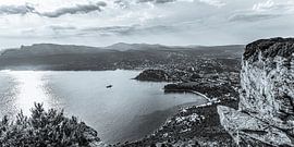 Corniche des Crêtes an der Côte d'Azur - monochrom von Werner Dieterich