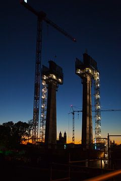 Maagdenburg - Bouwplaats nieuwe stroombrug bij nacht van t.ART