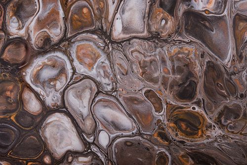 Abstract: Vloeibare bruin tinten