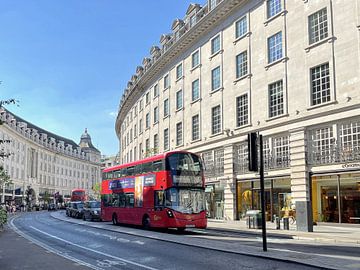 Rode bus in Londen, Regent Street van Anouk Davidse