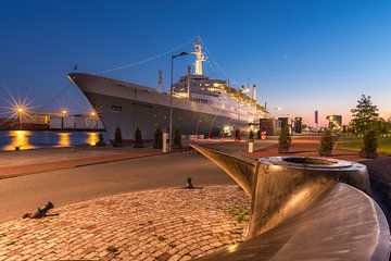 ss Rotterdam in der blauen Stunde von Prachtig Rotterdam