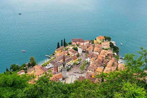 Uitzicht op Varenna aan het Comomeer