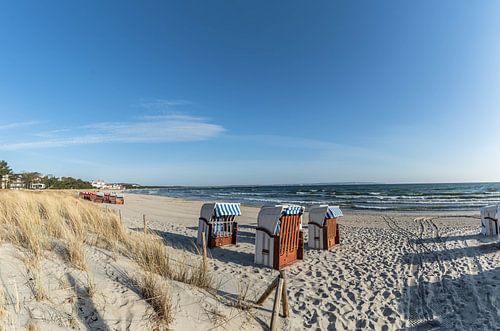 Strandstoelen op het strand in Binz op het eiland Rügen