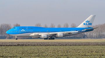 Taxiënde KLM Boeing 747-400 jumbojet. van Jaap van den Berg