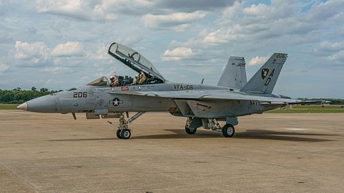 Enthousiaste bemanning F-18 Rhino Demo Team.