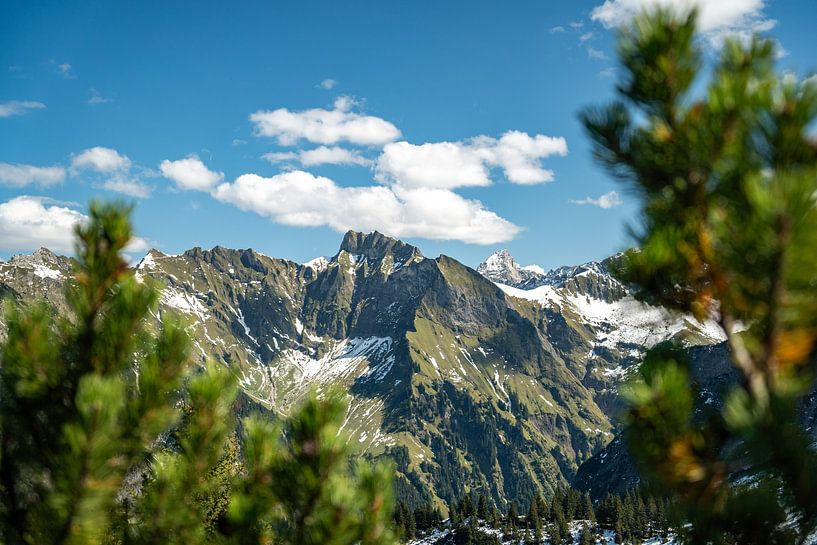 Autumnal atmosphere on the Schneck and Hochvogel with the first fresh snow by Leo Schindzielorz